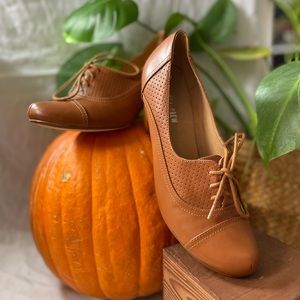 Chelsea Crew Maytal Vintage Oxford Heels